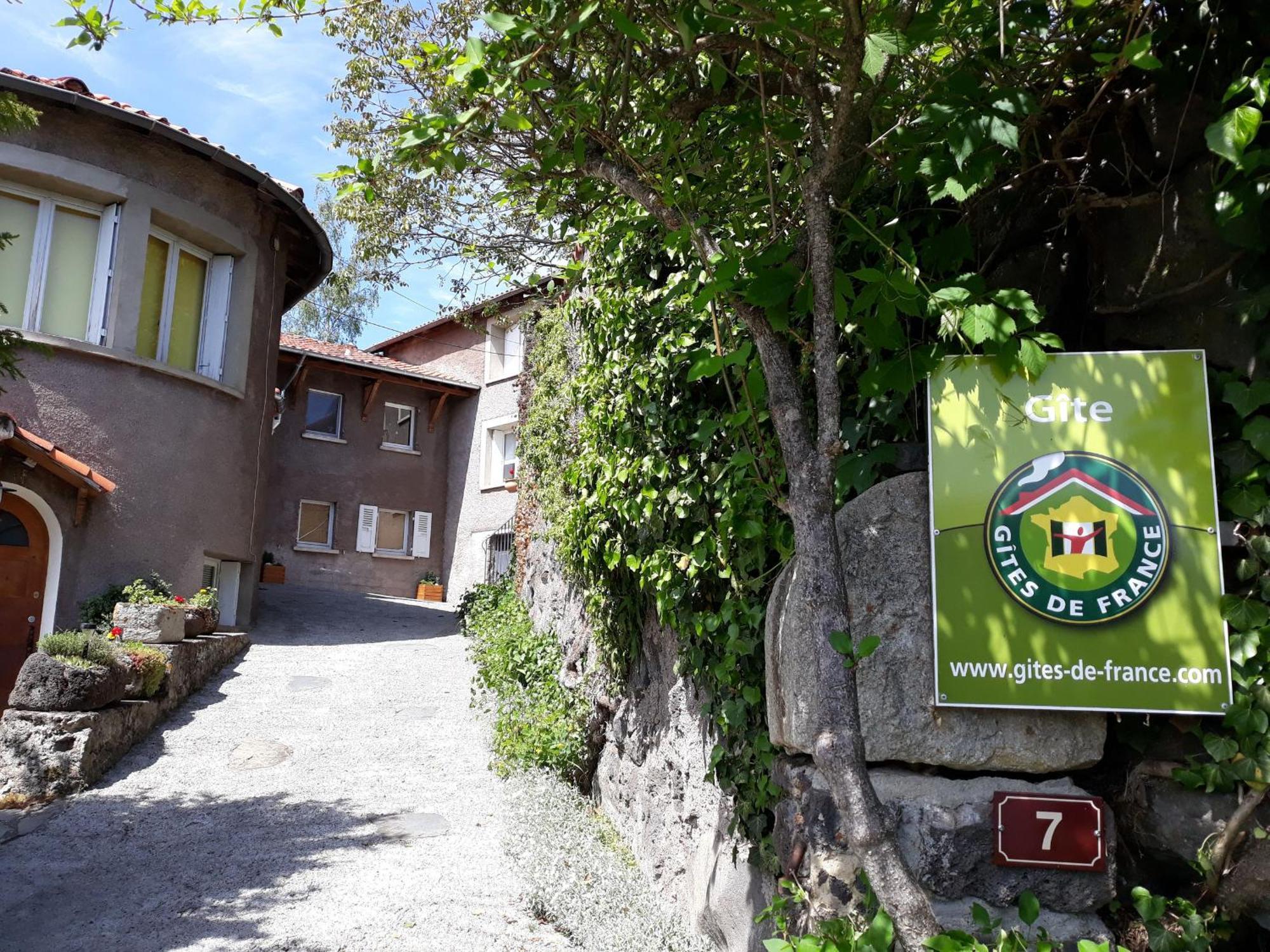 Grande Maison Au Coeur D'Un Village Historique Avec Terrasse Et Wifi Inclus - Fr-1-582-308 Saint-Vidal Экстерьер фото